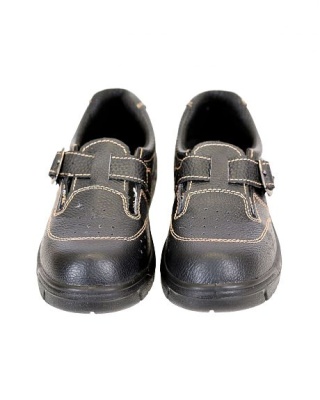 Полуботинки с перфорацией "FootWear" с металлоподноском